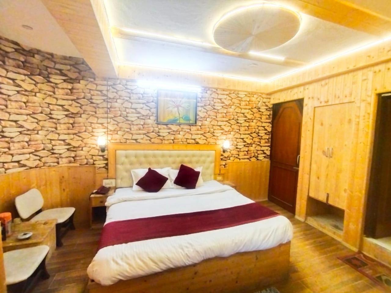 Hotel Gilbert Mountain View Manali  Exterior photo